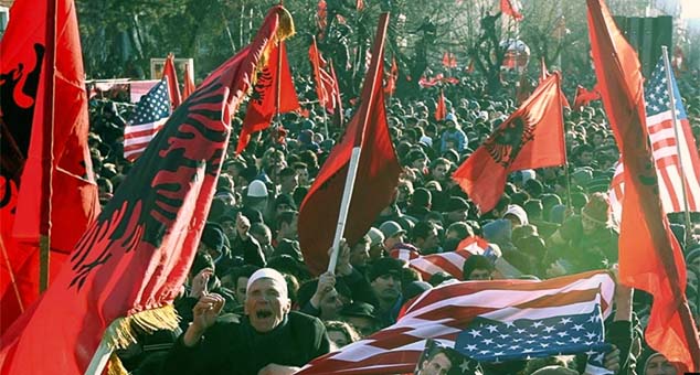 Albanci, muslimani Bosanci i Hrvati u organizovanoj akciji da dodatno satanizuju Srbiju u Americi