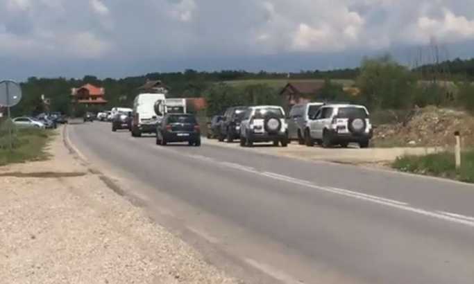 Albanci napali Srbe kamenicama: Troje povređenih, jedan uhapšen (VIDEO)