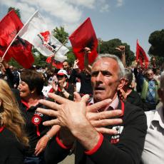 Albanci otrovani na mitingu u Tirani: Više od 70 demonstranata zatražilo MEDICINSKU POMOĆ