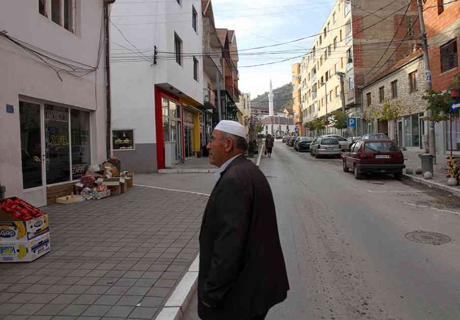 Albanci se bune zbog ćiriličnih znakova na putu