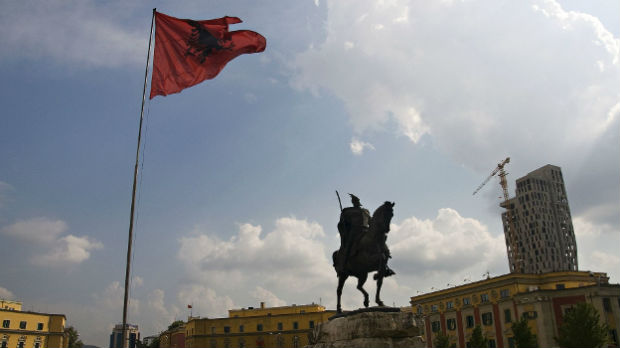 Albanija, izborna komisija odbacila uredbu predsednika Mete