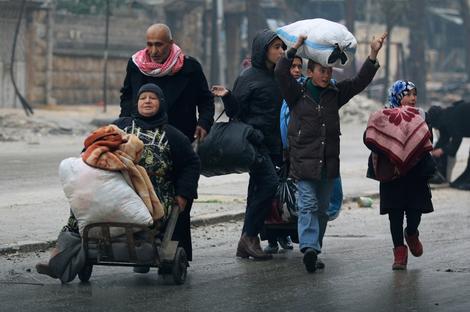 Alep: Nastavljene evakuacije, 1.000 ljudi izašlo iz grada