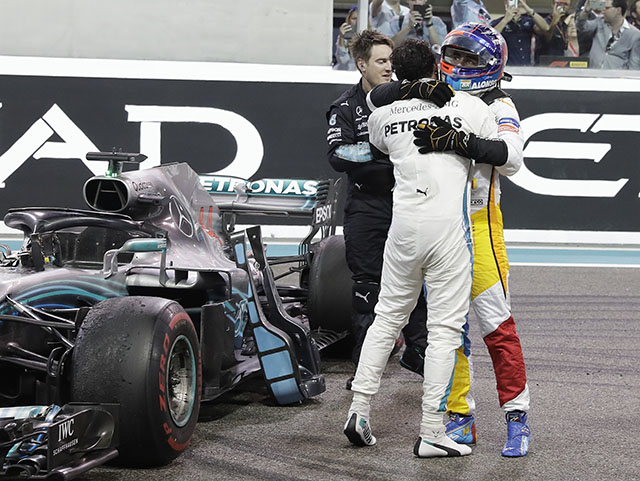 Alonso odsvirao kraj, evo kako su se Hamilton i Fetel oprostili od dvostrukog svetskog šampiona