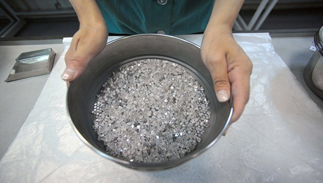 „Alrosa“ testirala prodaju dijamanata kupcima u Indiji i Kini za rublje