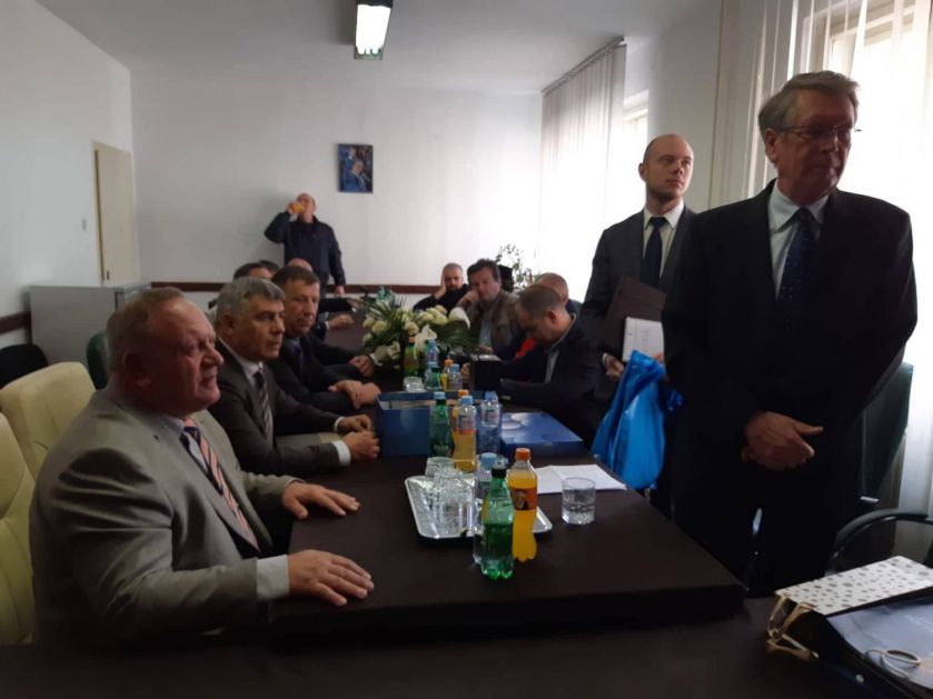Ambasador Čepurin u Medveđi, putuje za Putinovo, a poklon od gradonačelnika Leskovca ga je oduševio (VIDEO)