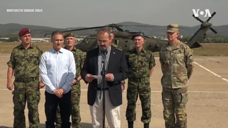 Ambasador Godfri na zajedničkoj vojnoj vežbi padobranaca SAD i Srbije