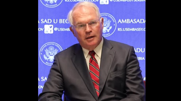 Ambasador SAD kaže da „bih bio veoma oprezan“ o tome zašto SAD podržavaju integritet Ukrajine, ali ne i Srbije