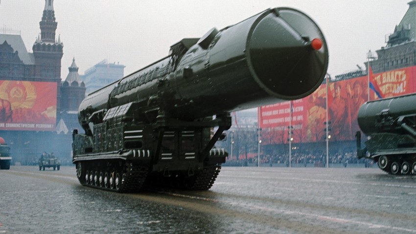 Ameri su naseli na blef: Kako je SSSR plašio Ameriku džinovskim imitacijama oružja