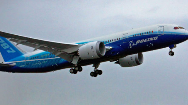 Američki boing 787-900 prinudno sleteo zbog dima u kokpitu