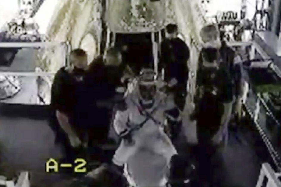 Američki astronauti sa kapsulom sleteli u okean