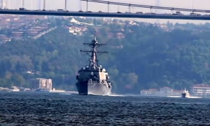 Američki razarač Oskar Ostin ušao u Crno more (VIDEO)