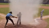 Amerika: Dečak spašen iz kovitlaca prašine tokom utakmice
