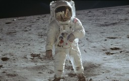 
					Amerika želi da ponovo pošalje čoveka na Mesec 2024. godine 
					
									