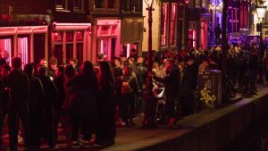 Amsterdam zabranio turističke grupe pred izlozima seksualnih radnika
