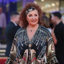 Ana Bekuta bez šminke i filtera – pogledajte kako zaista izgleda: Zatežem podbradak i vrat specijalnim vakuumom i laserskim zracima