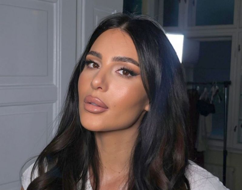 Anastasija baš ume da odabere efektan nakit: Ogrlica koja i najobičniji outfit podiže u nebesa FOTO