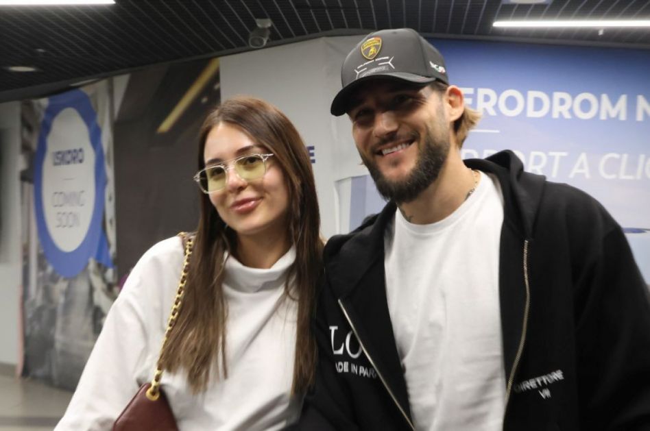 Anastasija i Nemanja Gudelj presrećni stigli u Beograd, osmeh sa lica ne skidaju FOTO