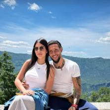 Anastasija i Nemanja stigli iz Sevilje, pa se uputili na sveto mesto - Evo kako provode vreme kada ih kamere ne snimaju