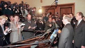 Andrej Soldatov i Irina Borogan u novoj knjizi: Novinarka koja je bila ključni igrač u Putinovoj propagandnoj mašineriji