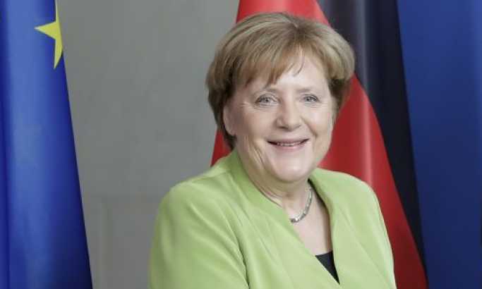 Angela Merkel pod pritiskom - prete joj sa svih strana