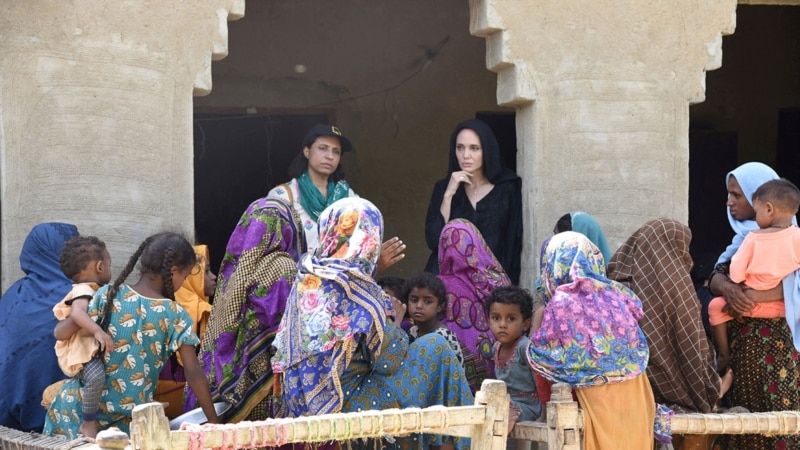 Angelina Jolie posjetila Pakistan pogođen poplavama