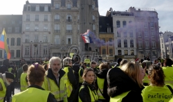 Anketa: Većina Francuza za prestanak protesta Žutih prsluka
