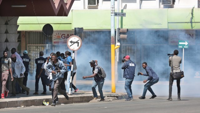 Antivladini protesti u Zimbabveu: Policija koristila suzavac