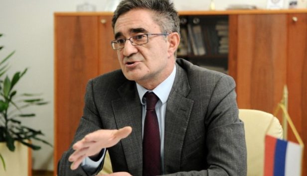 Anton Kasipović: Onome ko negira zločine u Srebrenici ne treba zakon, nego ljekar