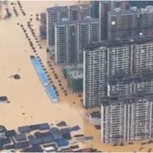 Apokaliptične scene iz Kine: Reke divljaju, most se urušio, 80.000 ljudi ostalo bez doma - poplave uzele prve žrtve, vojska u pripravnosti (VIDEO)