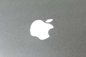 Apple će sledeće godine predstaviti preklopni iPad