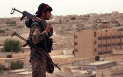 
					Arapsko-kurdski borci uz podršku SAD ušli u zapadne delove Rake 
					
									