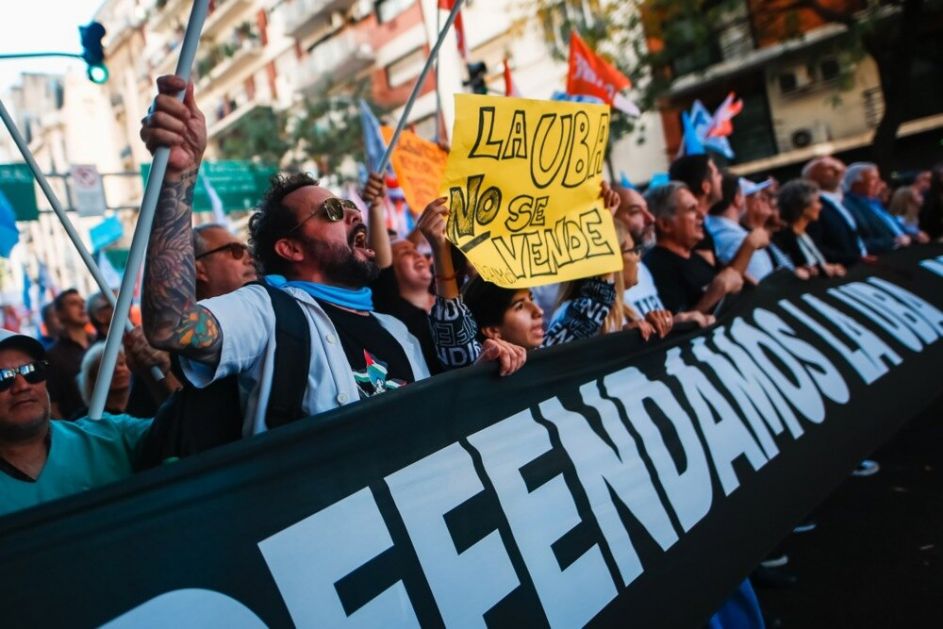 Argentina: Stotine hiljada ljudi protestovalo protiv rezova za državne fakultete