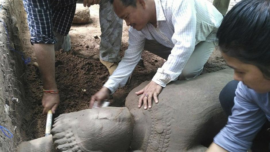 Arheolozi u Kambodži pronašli veliku statuu iz 12. veka