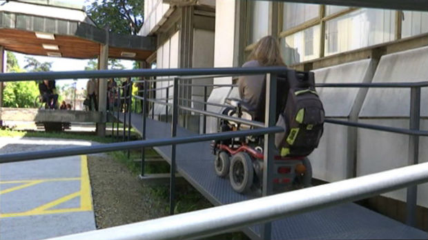 Arhitektonske barijere i dalje problem za osobe sa invaliditetom