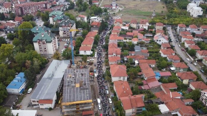 Arhiv javnih skupova: Na skupu protiv blokada u Nišu oko 1.500 ljudi