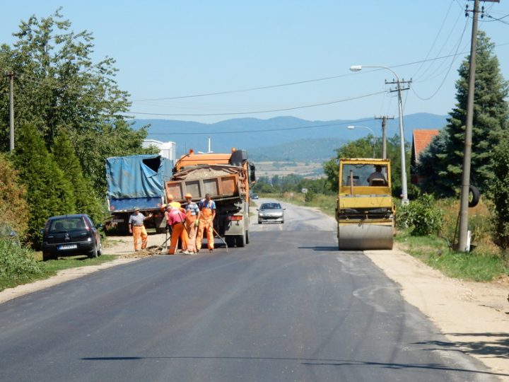 Asfaltiran put kod Živkova, dogodine i ulaz u Leskovac iz pravca Vlasotinca