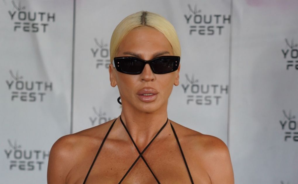 Atina i Nika Tošić oglasile se na Instagramu: Majci Jeleni jednoglasno poručile samo jedno
