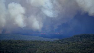 Australija: Kiša pada, požari gore, turizam propada