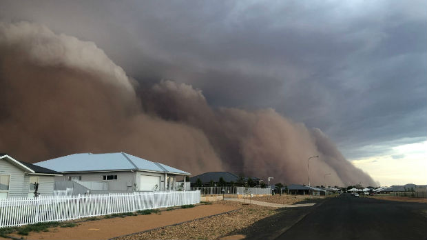 Australija ne miruje: Požari, poplave, sad i peščana oluja