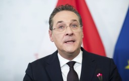 
					Austrijski predsednik predložio vanredne parlamentarne izbore 
					
									