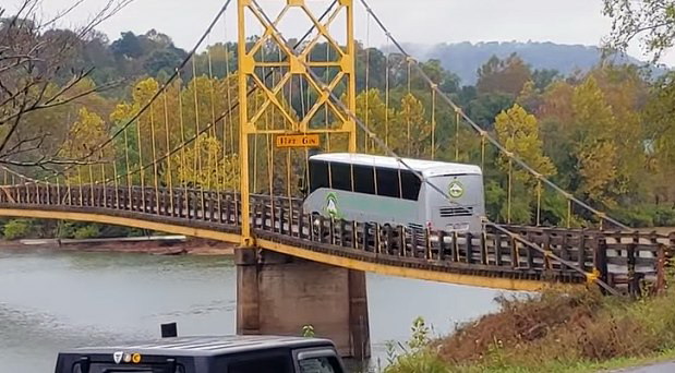 Autobus od 35 tona zanemario upozorenja o nosivosti, iskrivio most