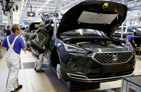 Autoindustrija u EU proizvela 2,4 miliona vozila manje