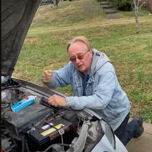 Automehaničar otkrio sjajan trik: Evo kako pokrenuti auto s PRAZNIM AKUMULATOROM (VIDEO)