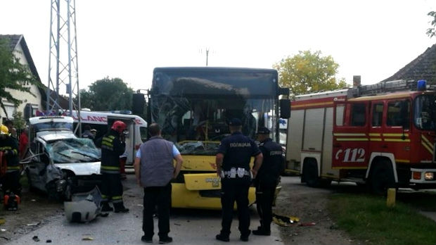 Automobil i autobus se sudarili u Subotici, teže povređena žena 