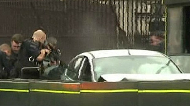 Automobil probio ogradu britanskog parlamenta, vozač uhapšen