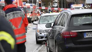Automobil uleteo među učesnike karnevala u Nemačkoj, povređene desetine