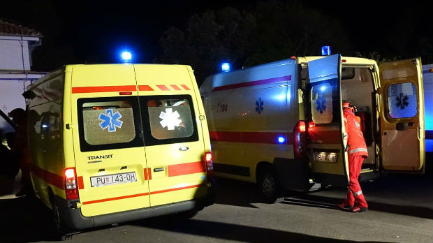 Automobil uleteo u kafić u Hrvatskoj, jedna osoba poginula