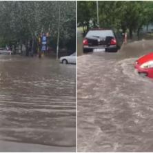 Automobili se poput glisera probijaju kroz potop: Snimak koji pokazuje svu silinu nevremena koje se obrušilo na Suboticu, scene za nevericu (VIDEO)