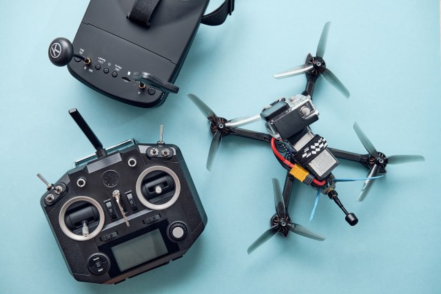 Autonomni dron pobedio u trci dva ljudska pilota