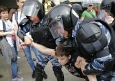 B92 u Moskvi: Vikali dole Putin, policija uletela u masu